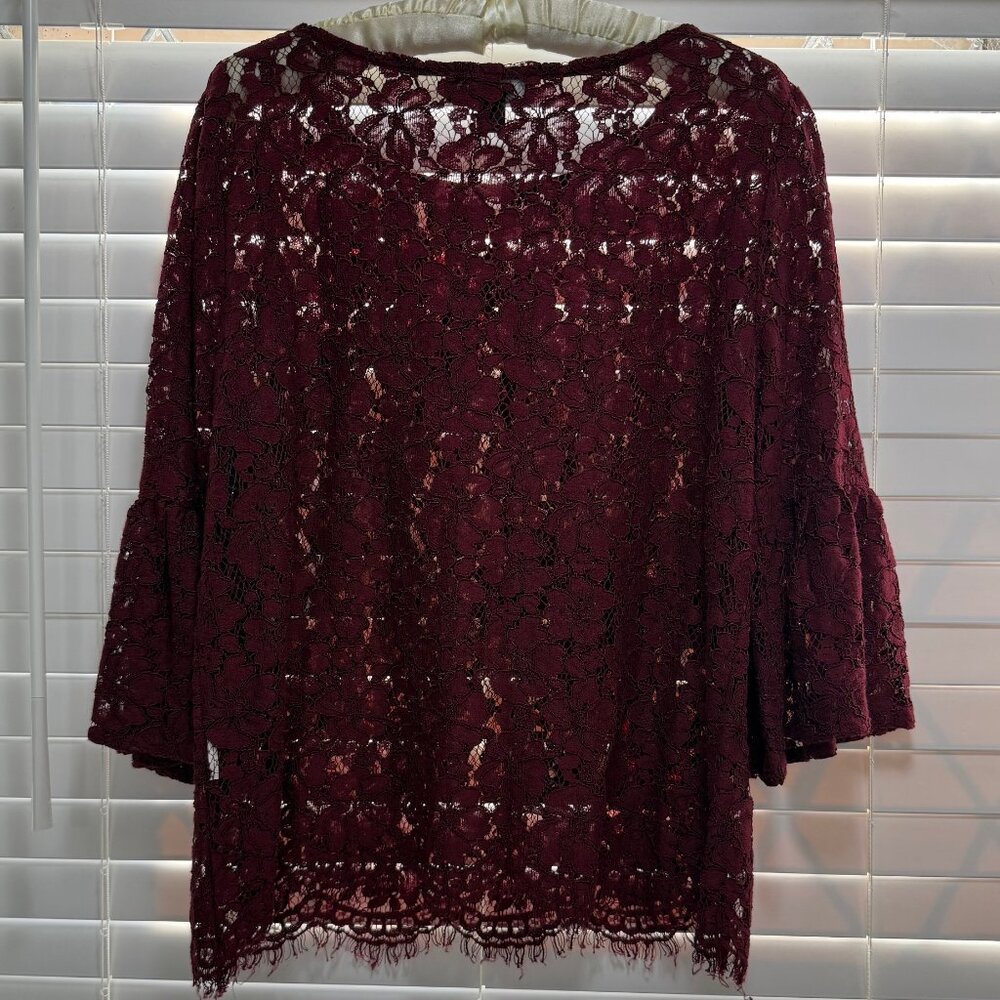 Karen Kane bell sleeve lace burgundy blouse with roses appliques; Size M - Picture 2 of 7